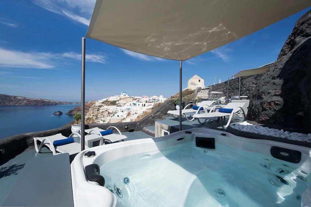 Enalion Suites Oia  Bagian luar foto