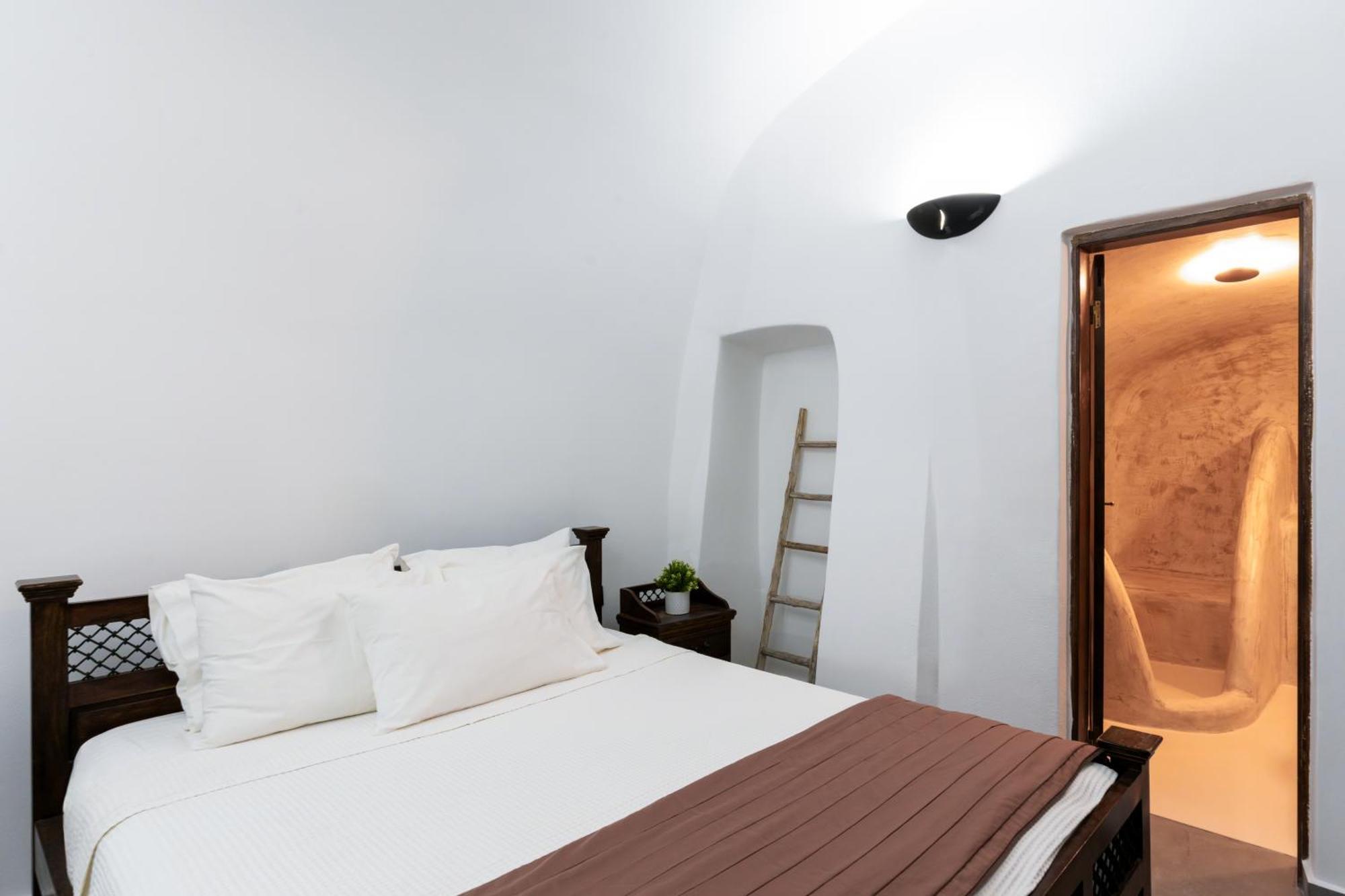 Enalion Suites Oia  Bagian luar foto