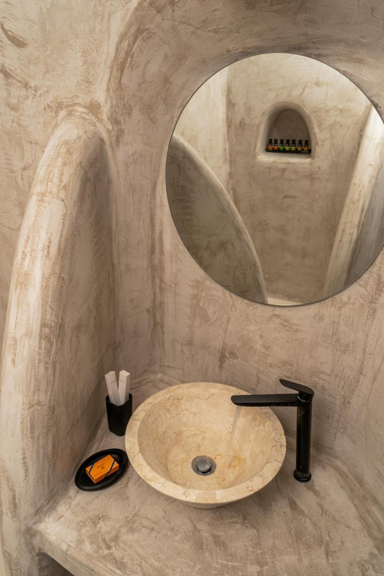 Enalion Suites Oia  Bagian luar foto