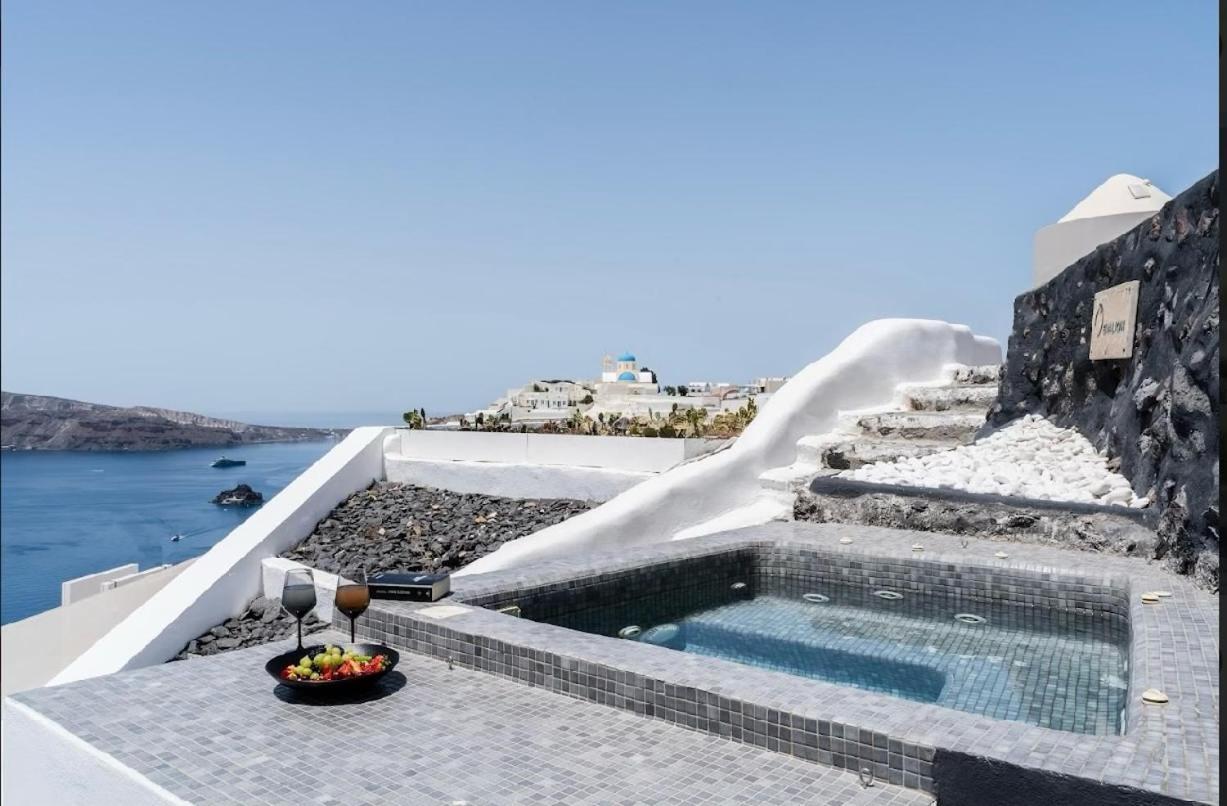 Enalion Suites Oia  Bagian luar foto