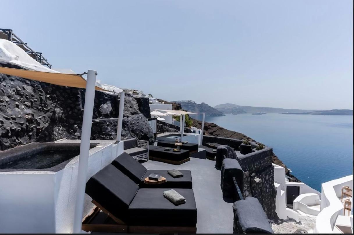 Enalion Suites Oia  Bagian luar foto