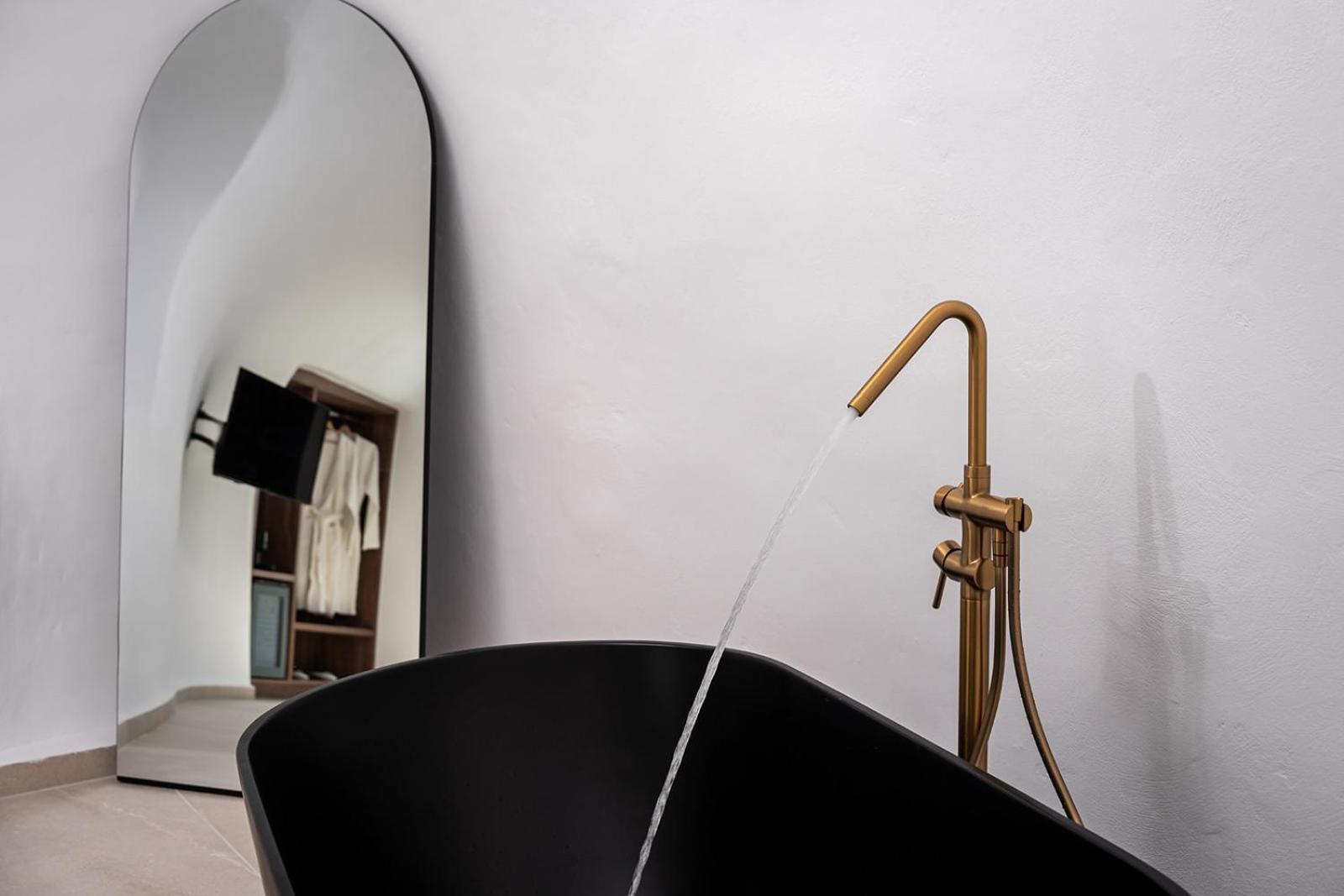 Enalion Suites Oia  Bagian luar foto