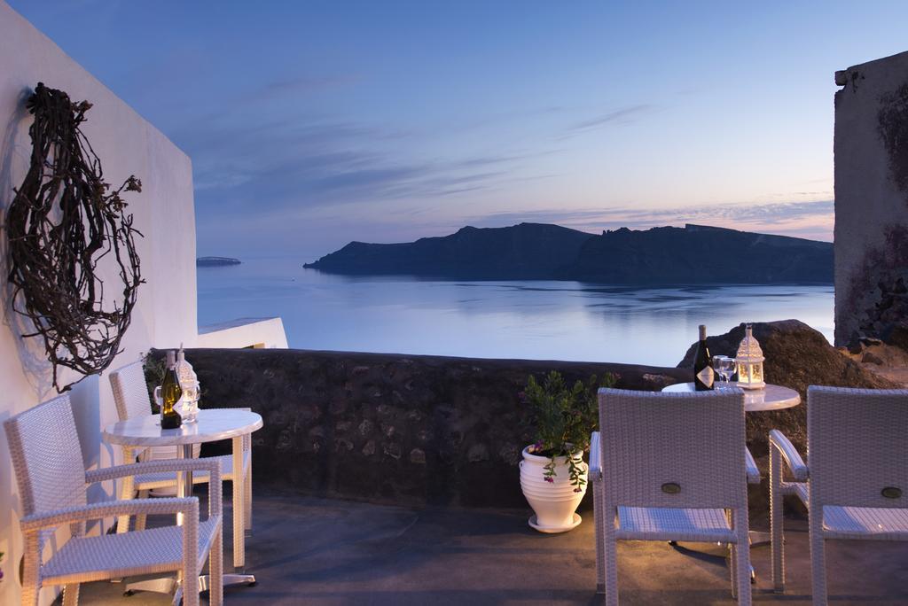 Enalion Suites Oia  Bagian luar foto